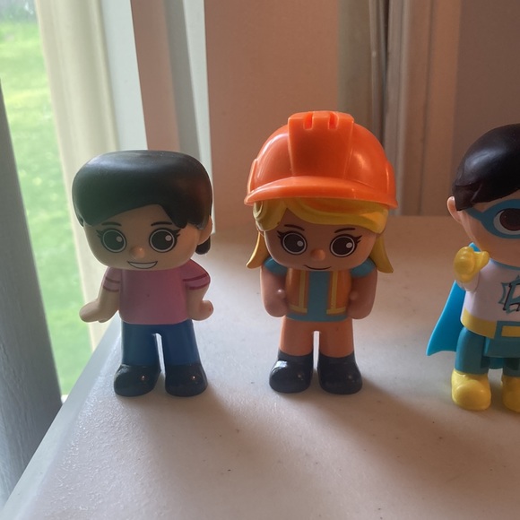 Lot of 7 Ryan’s World Figures - Picture 2 of 6